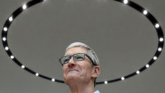 Apple 15 yıl sonra ilk defa gelir beklentisini düşürdü