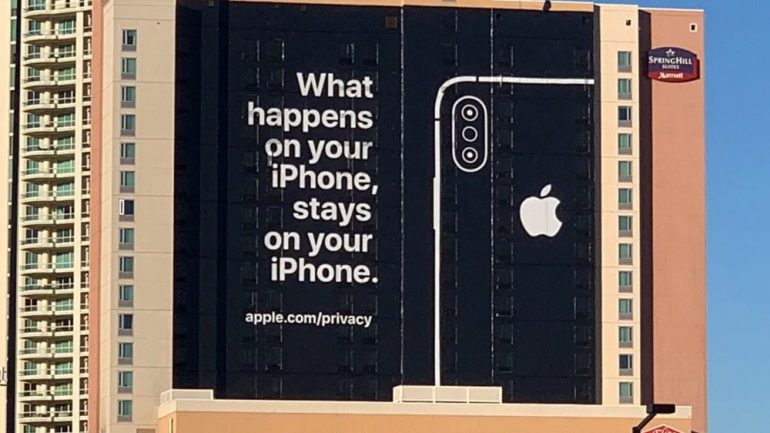 Apple CES 2019’a özel olarak hazırladığı billboard ile Las Vegas’ın dikkatini çekti
