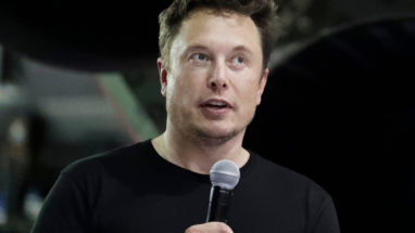 Geçtiğimiz yıl 150 bin mil uçan Elon Musk şimdi de jetini gereksiz kullanmasıyla gündemde
